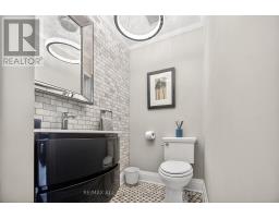 30 Edgewood Crescent, Toronto, ON M4W3A9 Photo 19