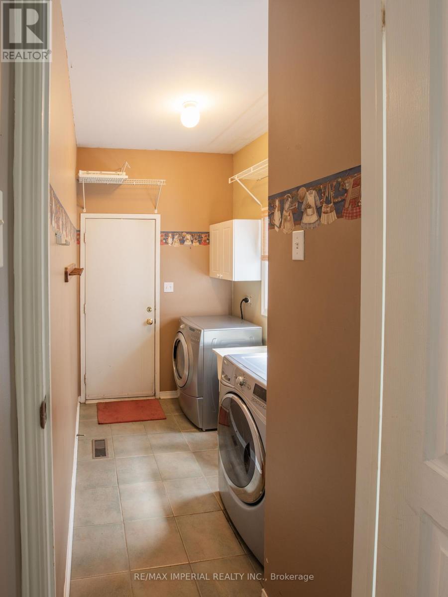 18 Windbreak Crescent, Whitby, ON photo 13