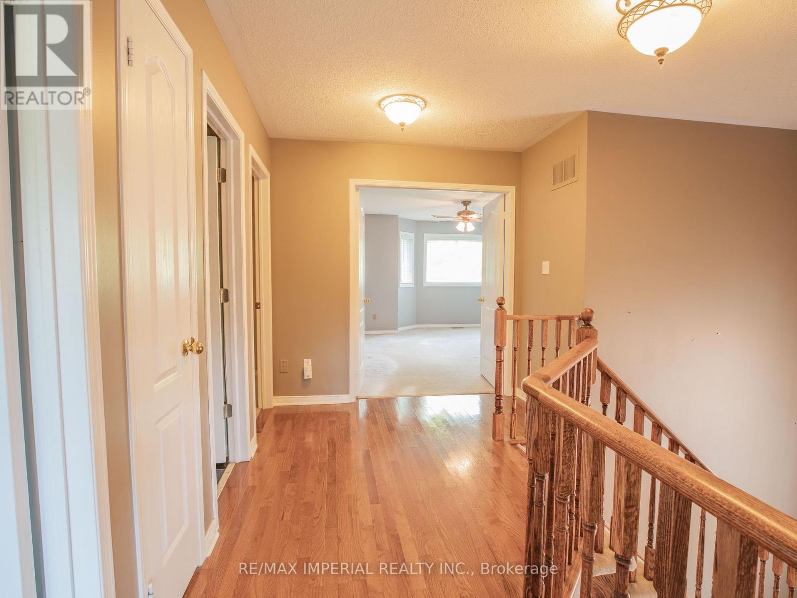 18 Windbreak Crescent, Whitby, ON photo 15