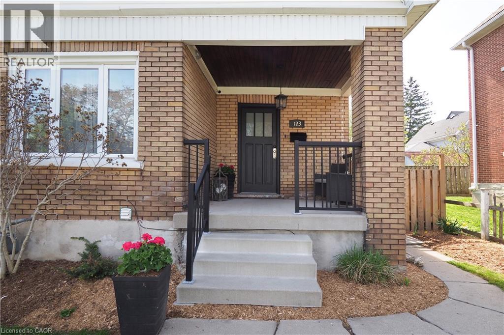 123 SAMUEL Street, Kitchener — photo 9