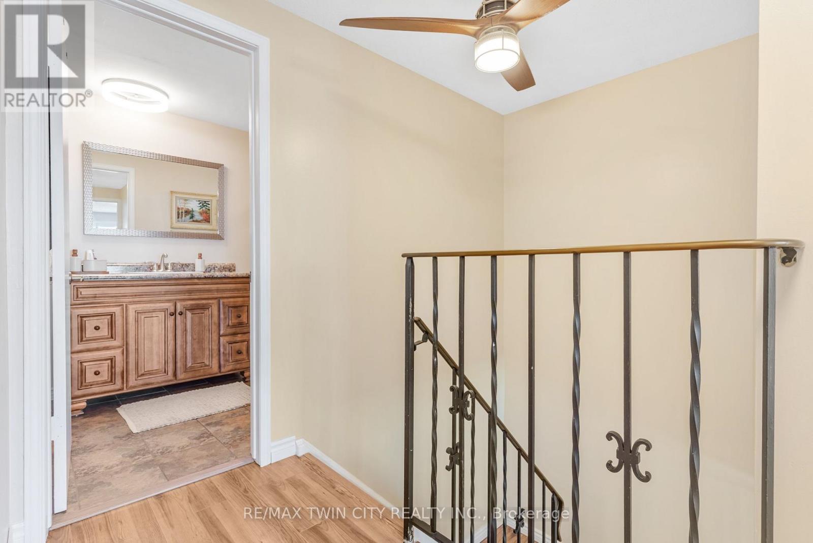 #51 14 WILLIAMSBURG ROAD - Image 23
