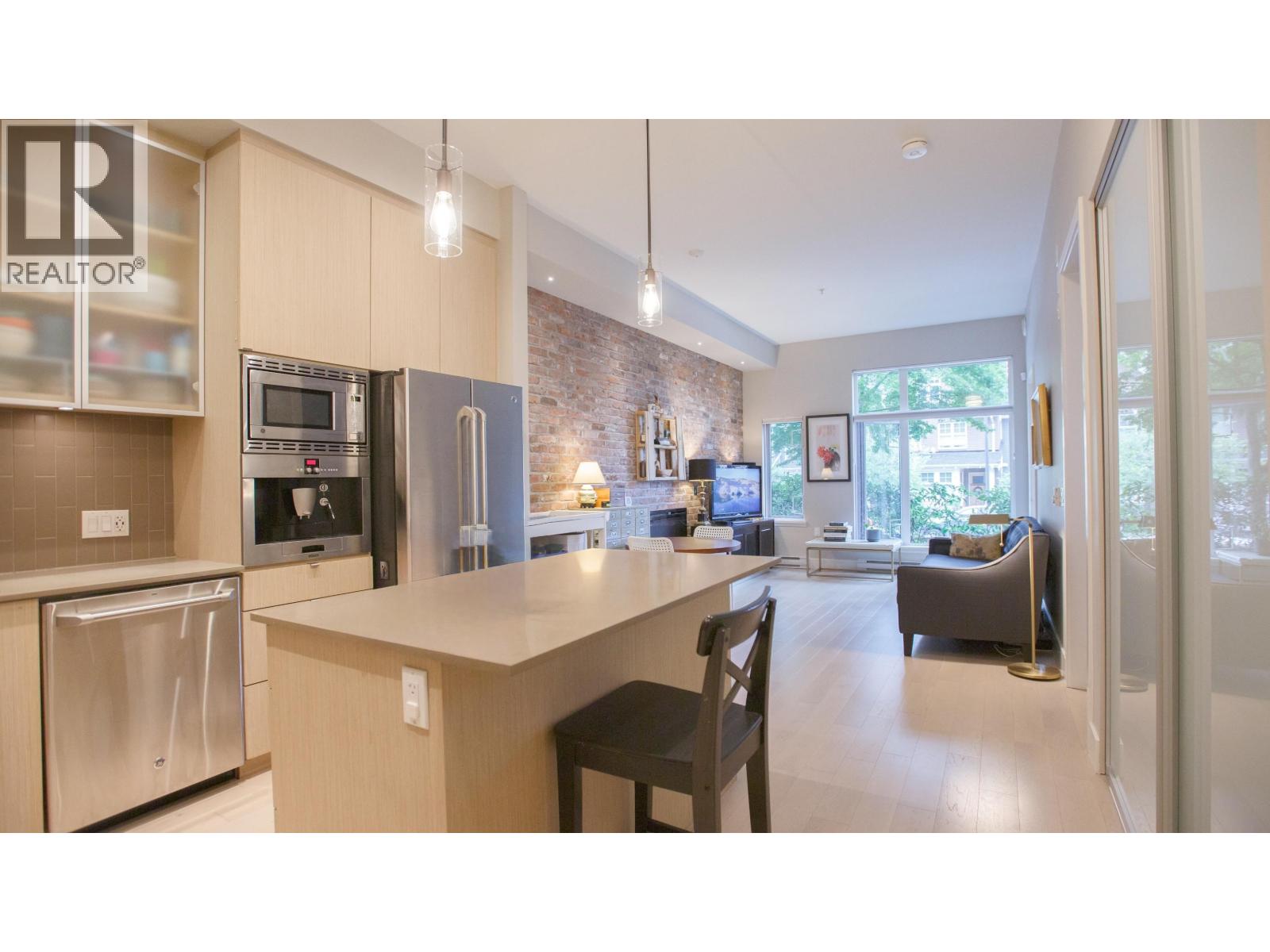 104 260 SALTER STREET, New Westminster — photo 2