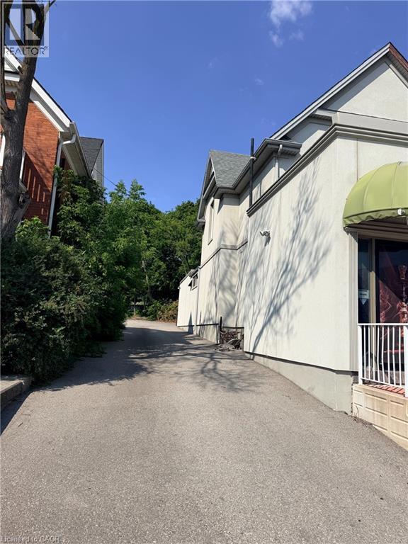 612 KING Street E, Kitchener — photo 4