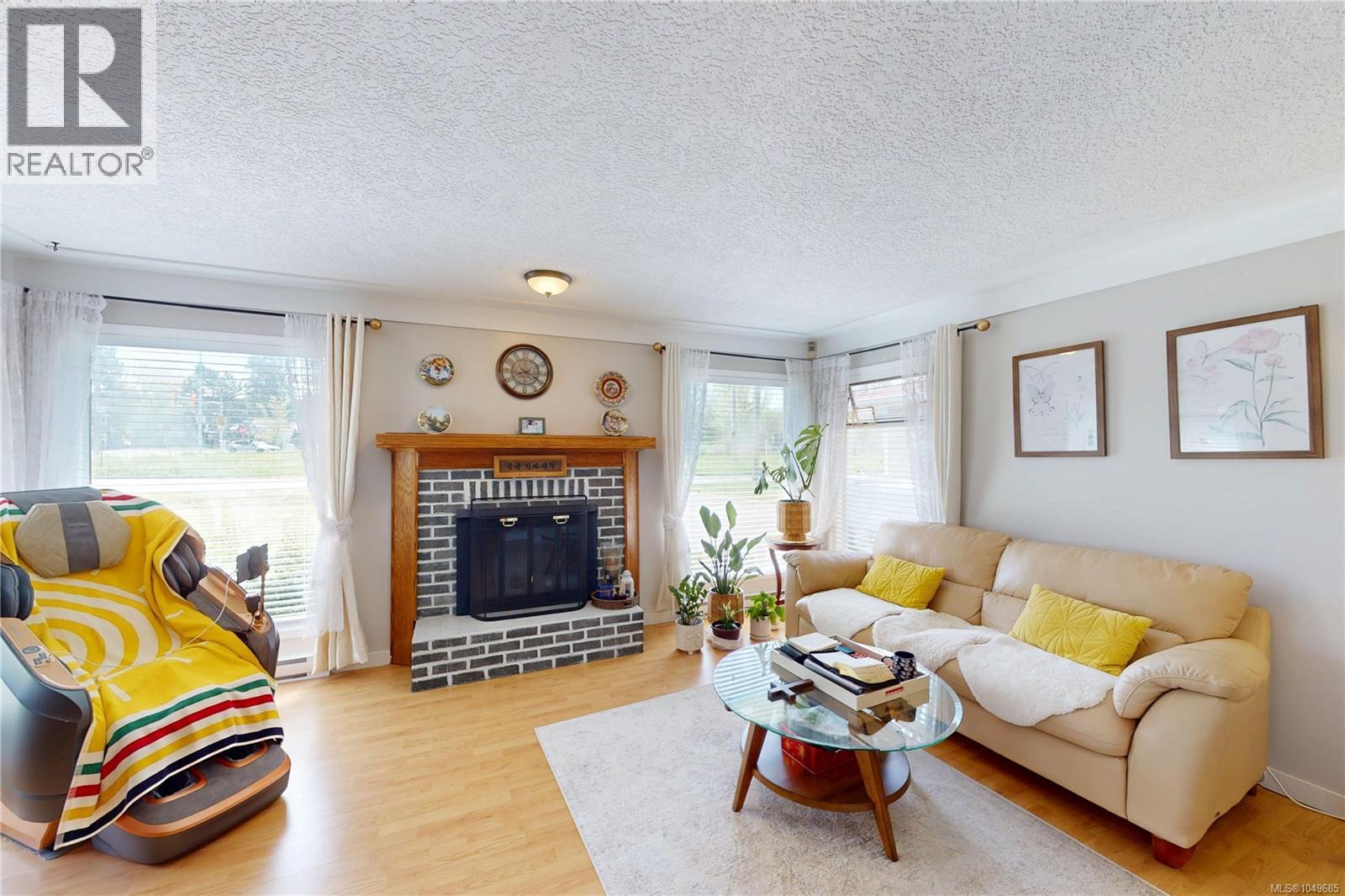 1382 McKenzie Ave - 13