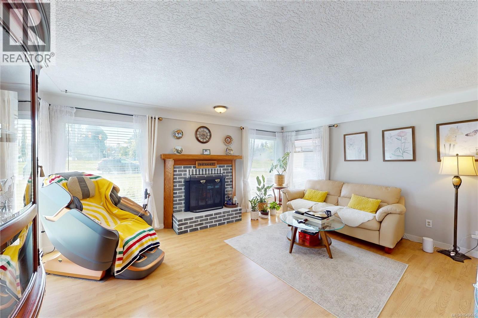 1382 McKenzie Ave - Image 15