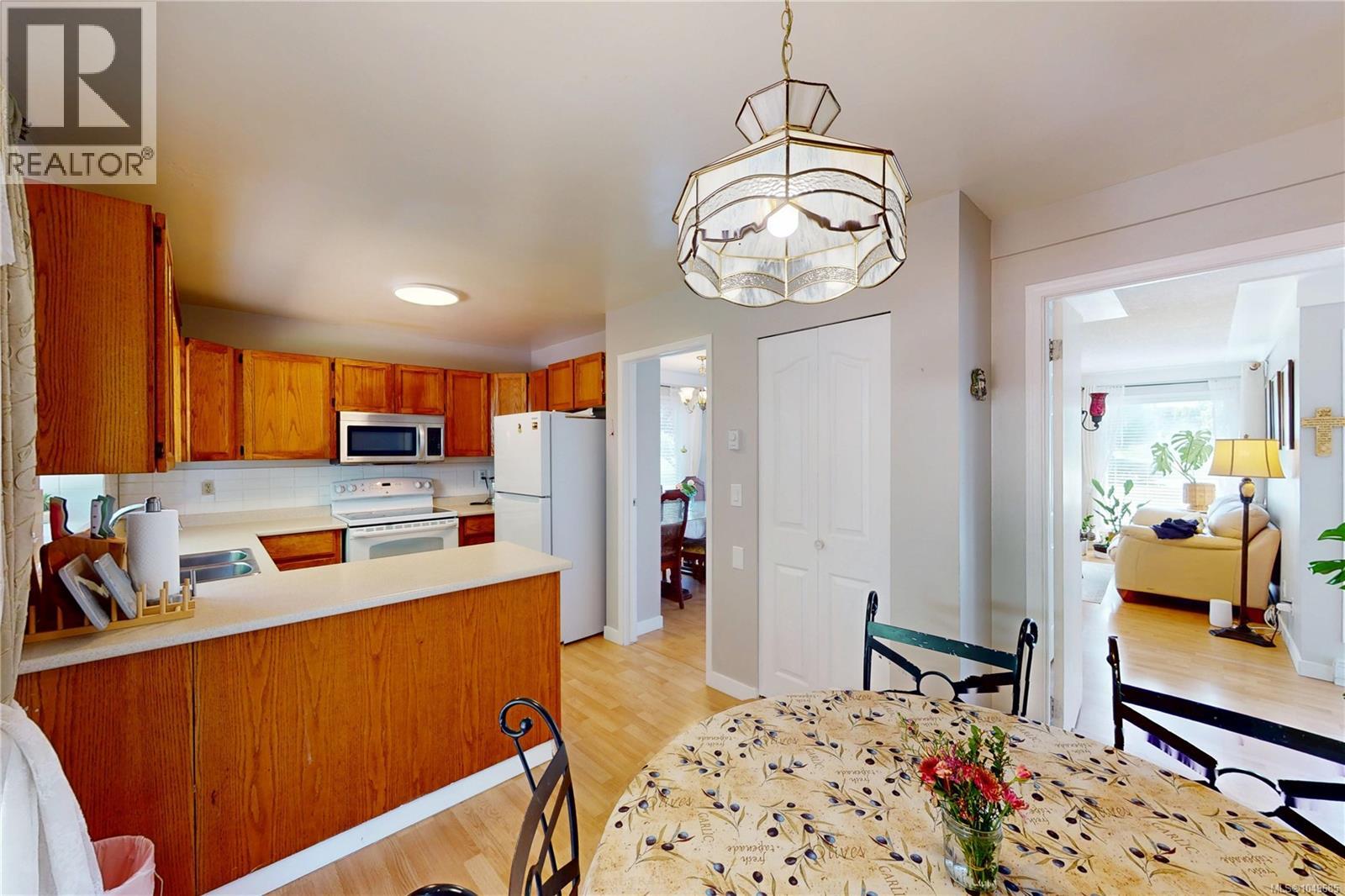 1382 McKenzie Ave - 20