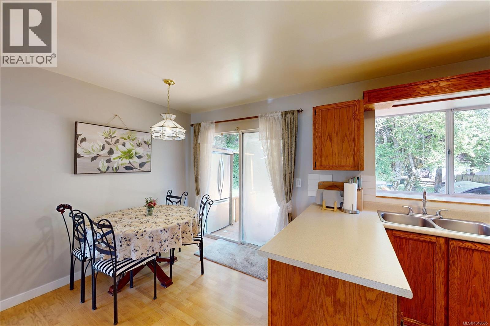 1382 McKenzie Ave - 21