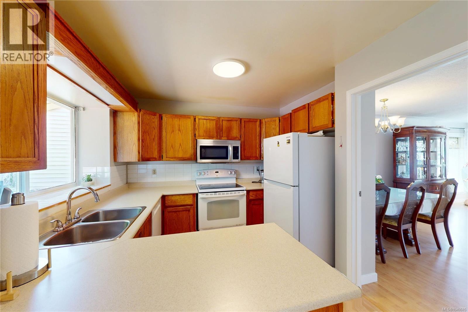 1382 McKenzie Ave - 23