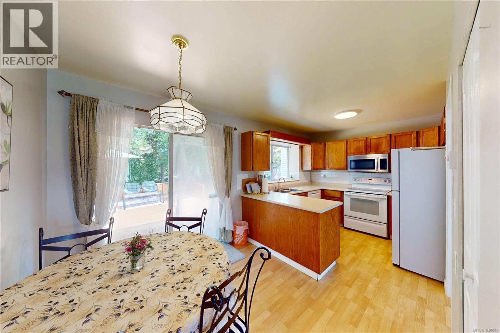 1382 McKenzie Ave - Image 25