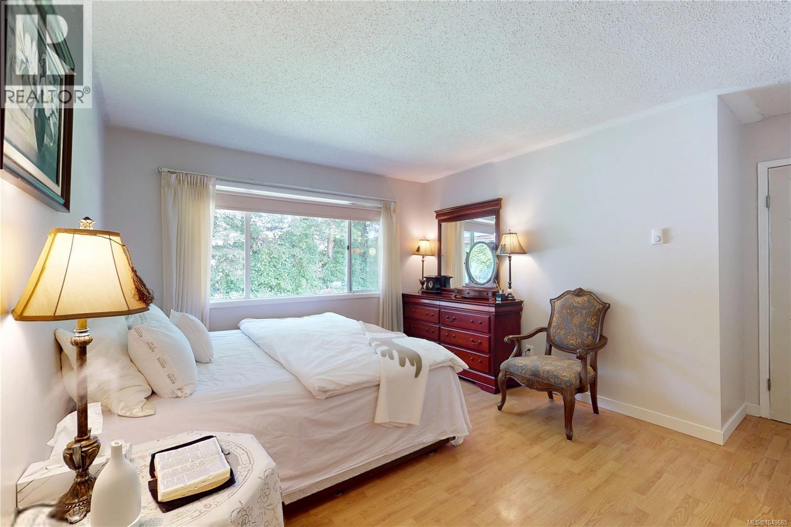 1382 McKenzie Ave - 28