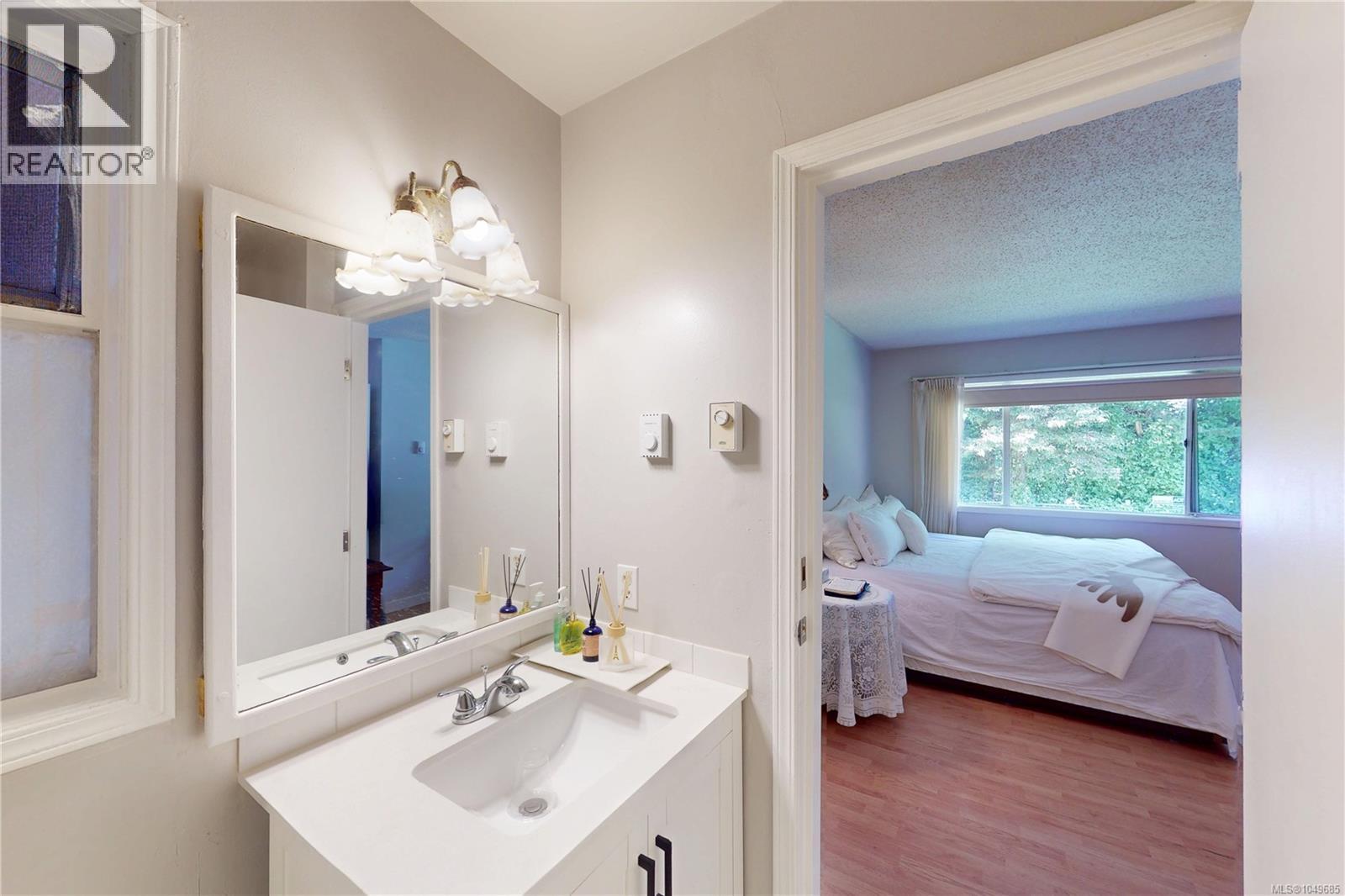 1382 McKenzie Ave - 30