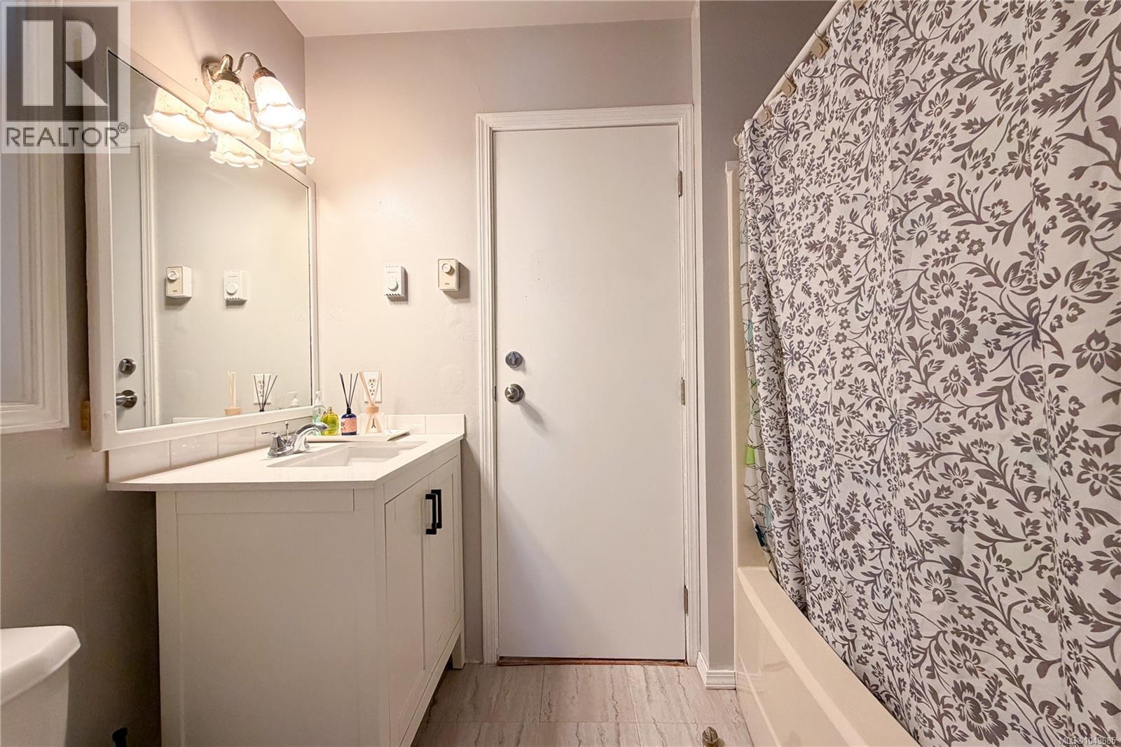 1382 McKenzie Ave - 32