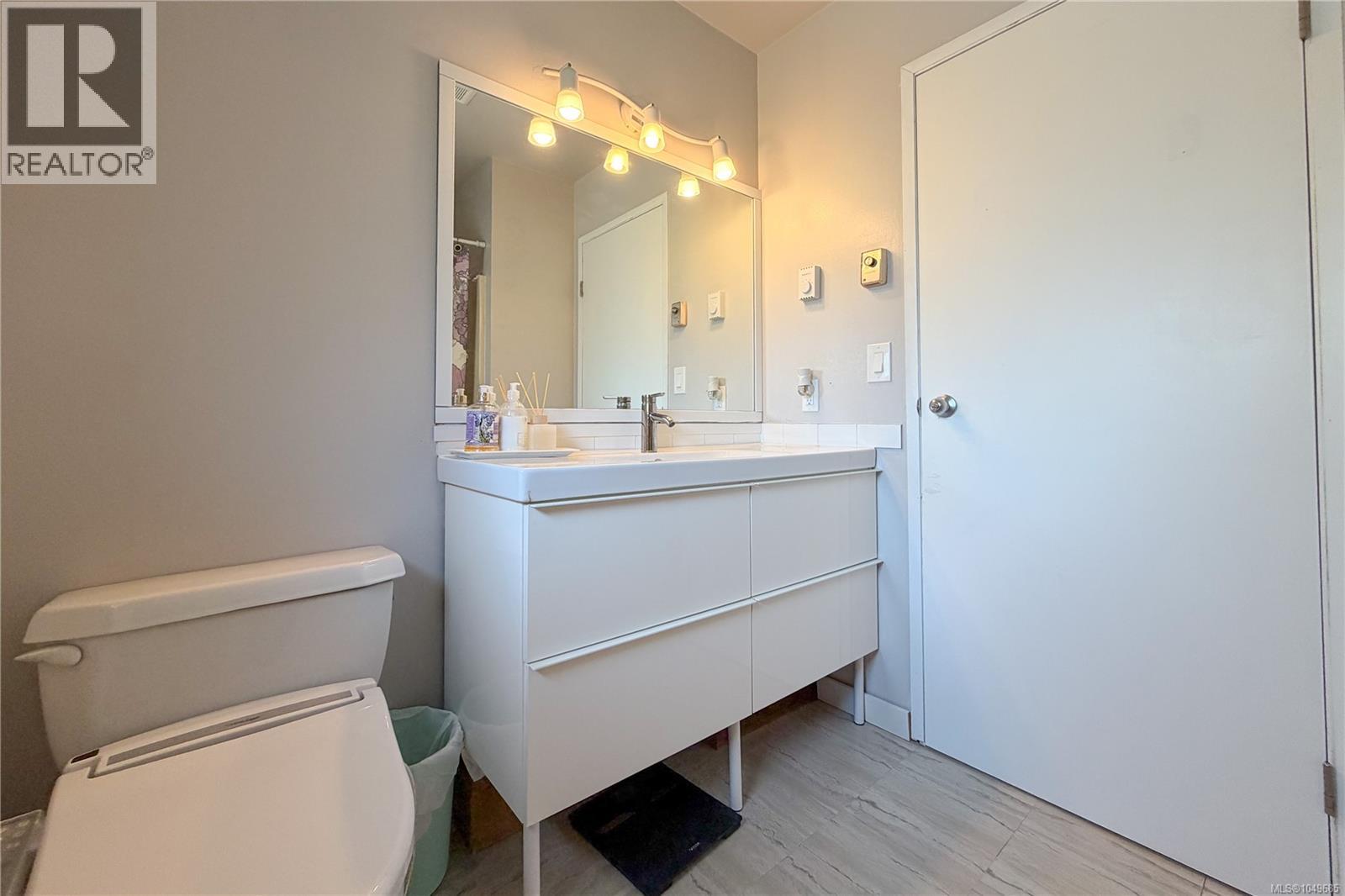 1382 McKenzie Ave - 34