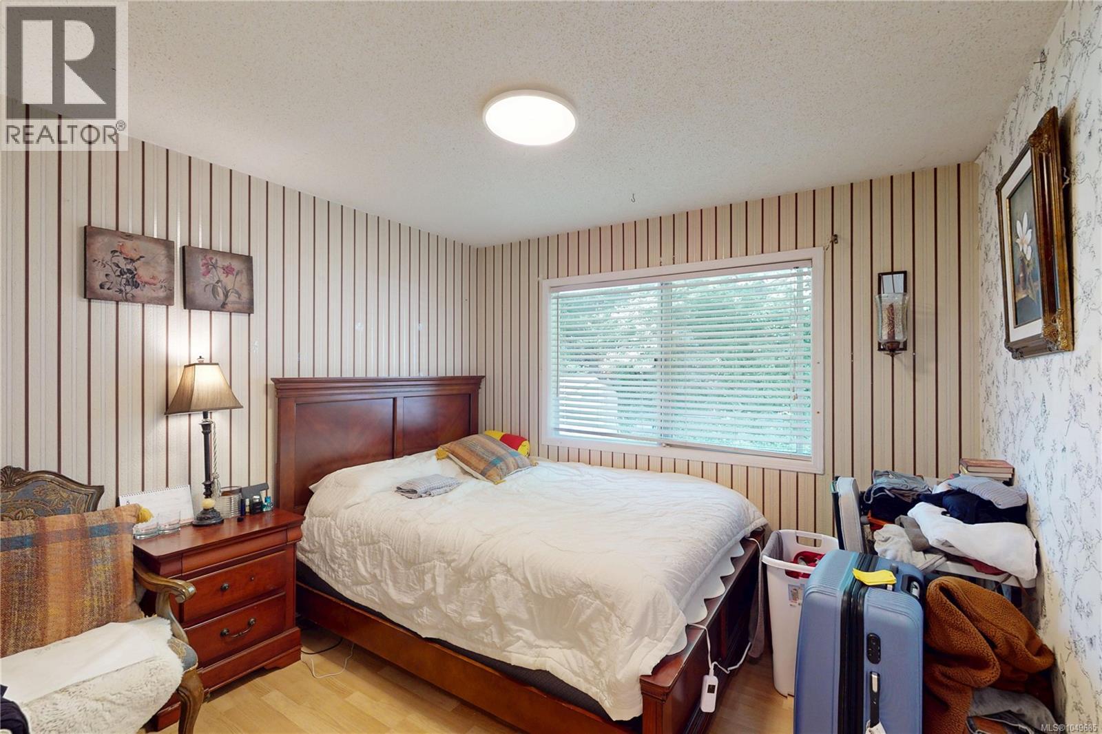 1382 McKenzie Ave - Image 36