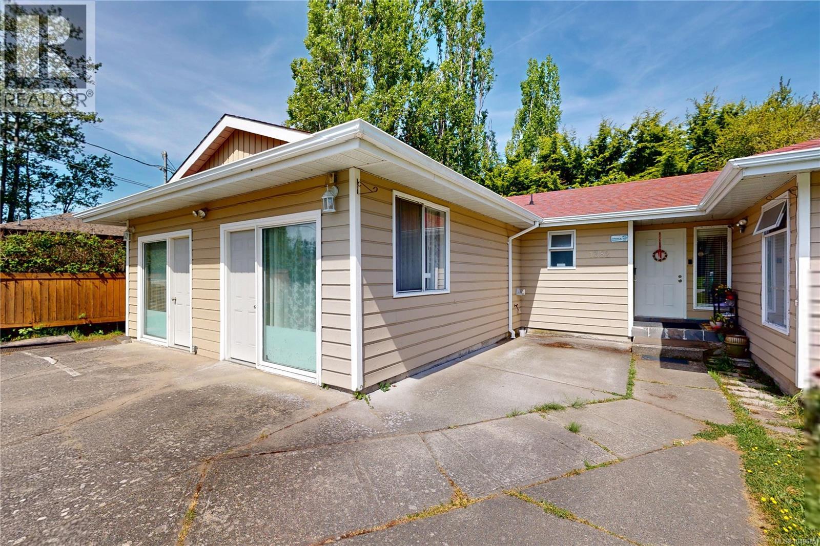 1382 McKenzie Ave - 4