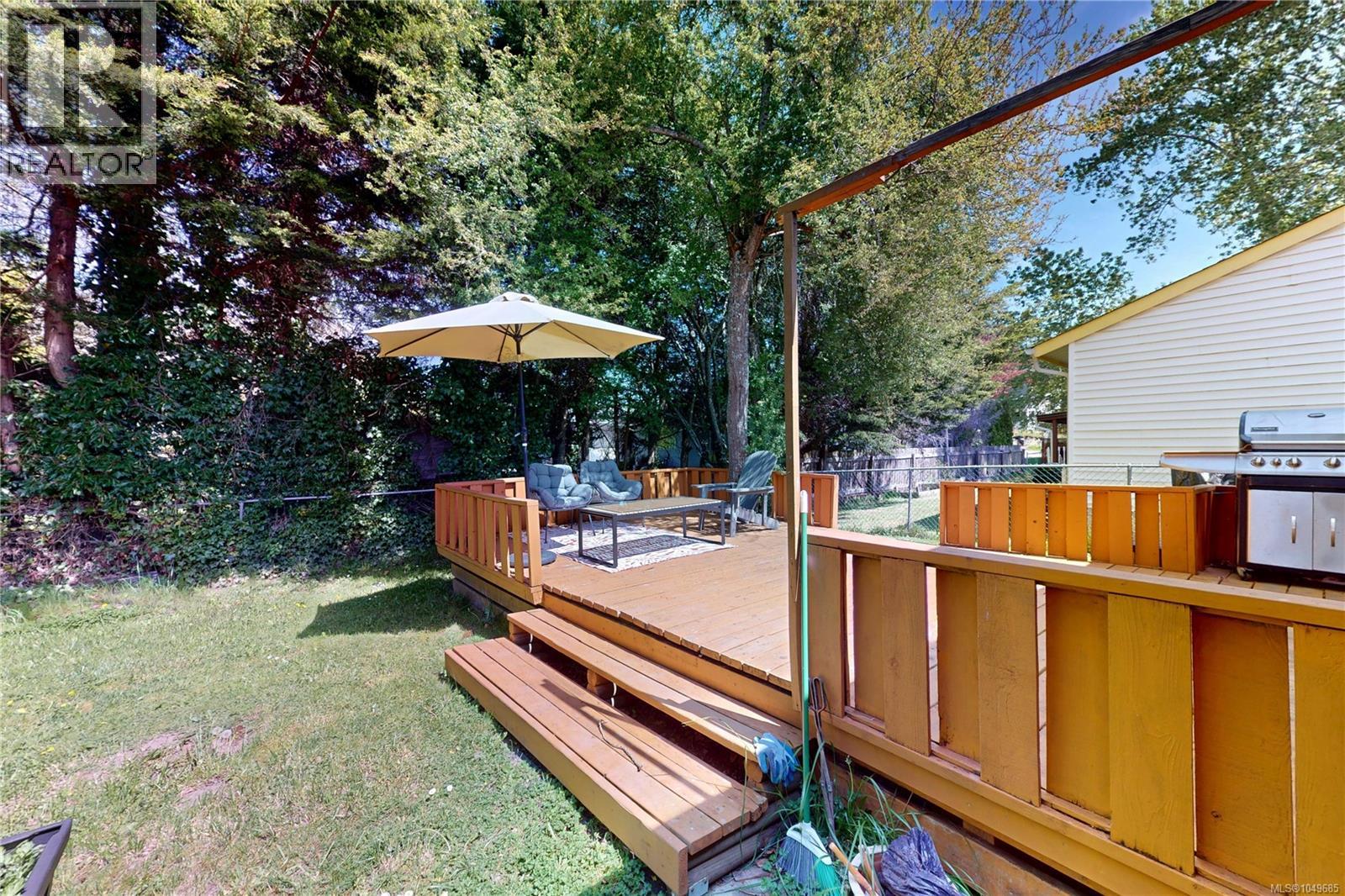 1382 McKenzie Ave - 53