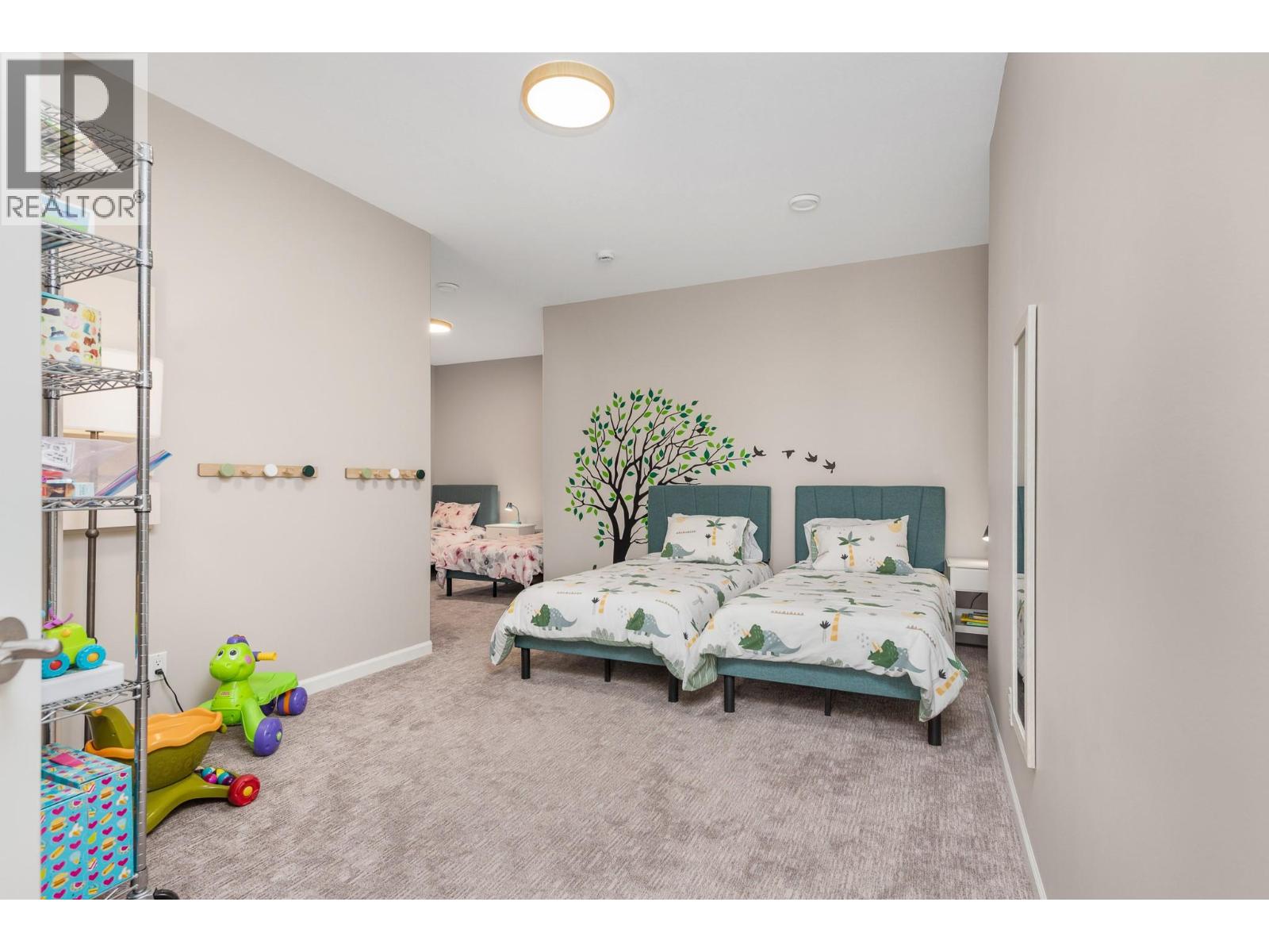 #11 100 Kestrel Place - 40