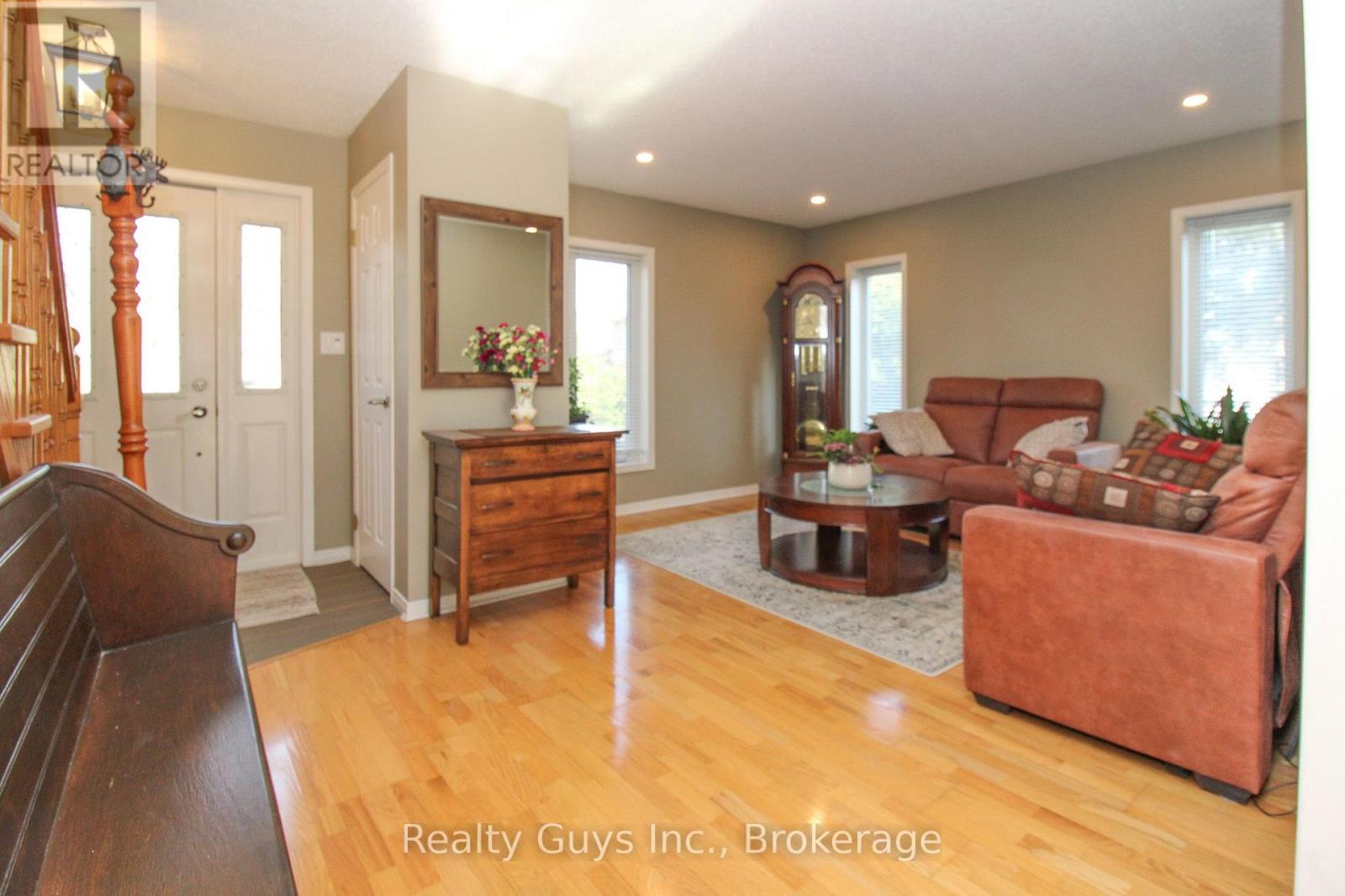 867 TWOMEY PLACE - 22
