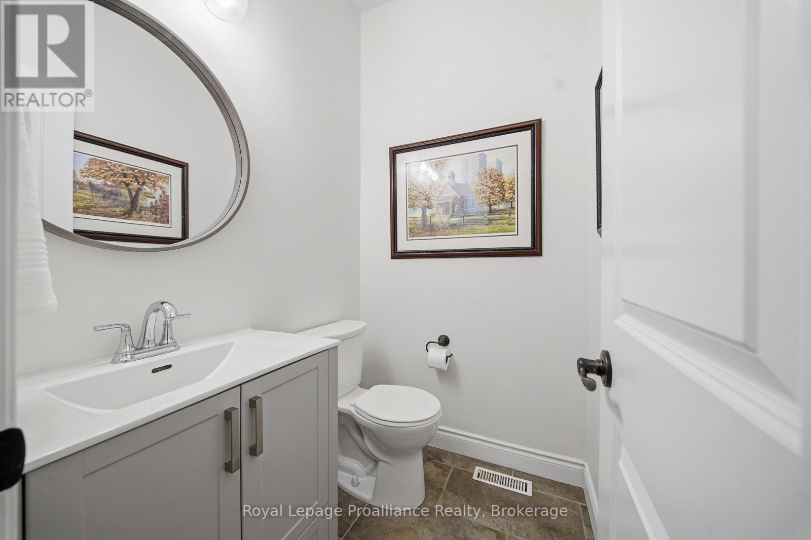 32 WALNUT CRESCENT, Belleville (Thurlow Ward) — photo 7