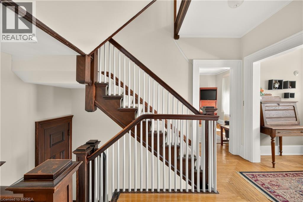 29 LORNE Crescent - 30