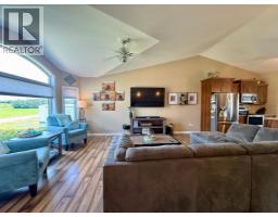 Family room - 4905 5 Avenue, Chauvin, AB T0B0V0 Photo 10