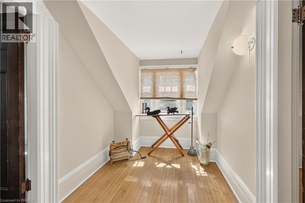 29 LORNE Crescent - 39