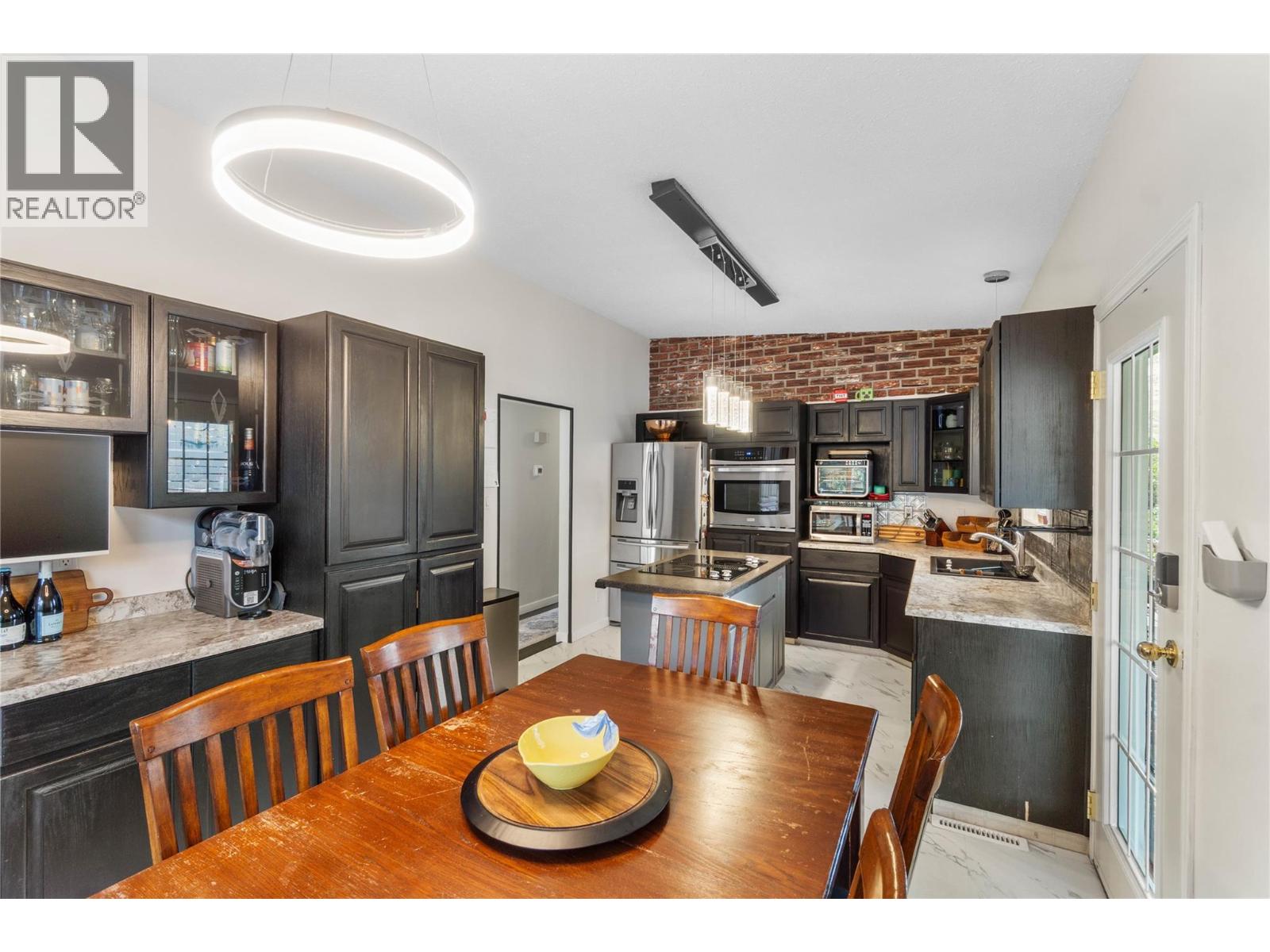 811 SUMAC Place - 4