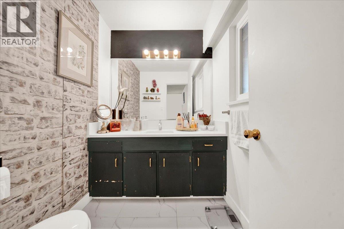 1433 KINGS AVENUE, West Vancouver