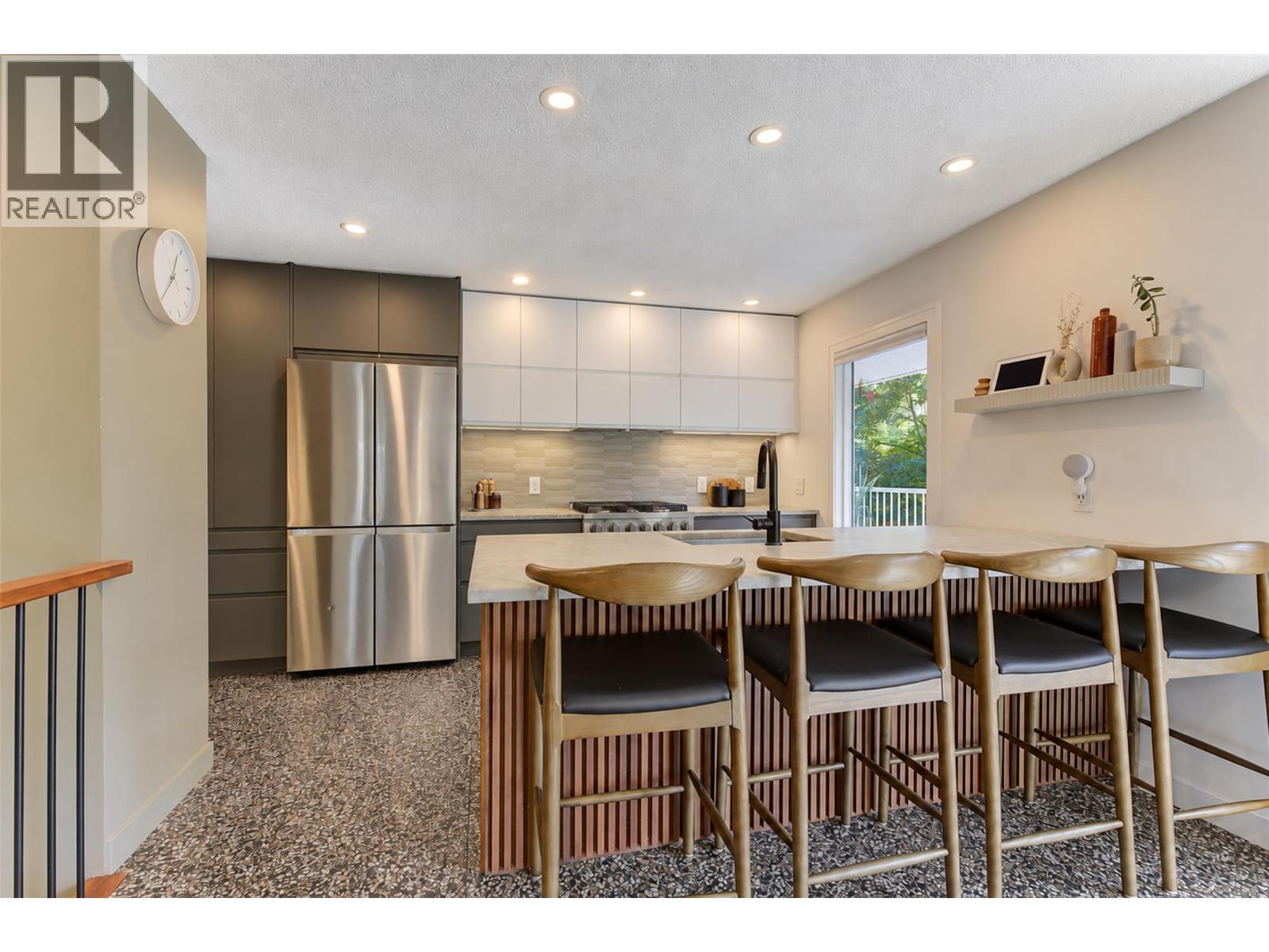 1764 Highland Drive N - Image 20