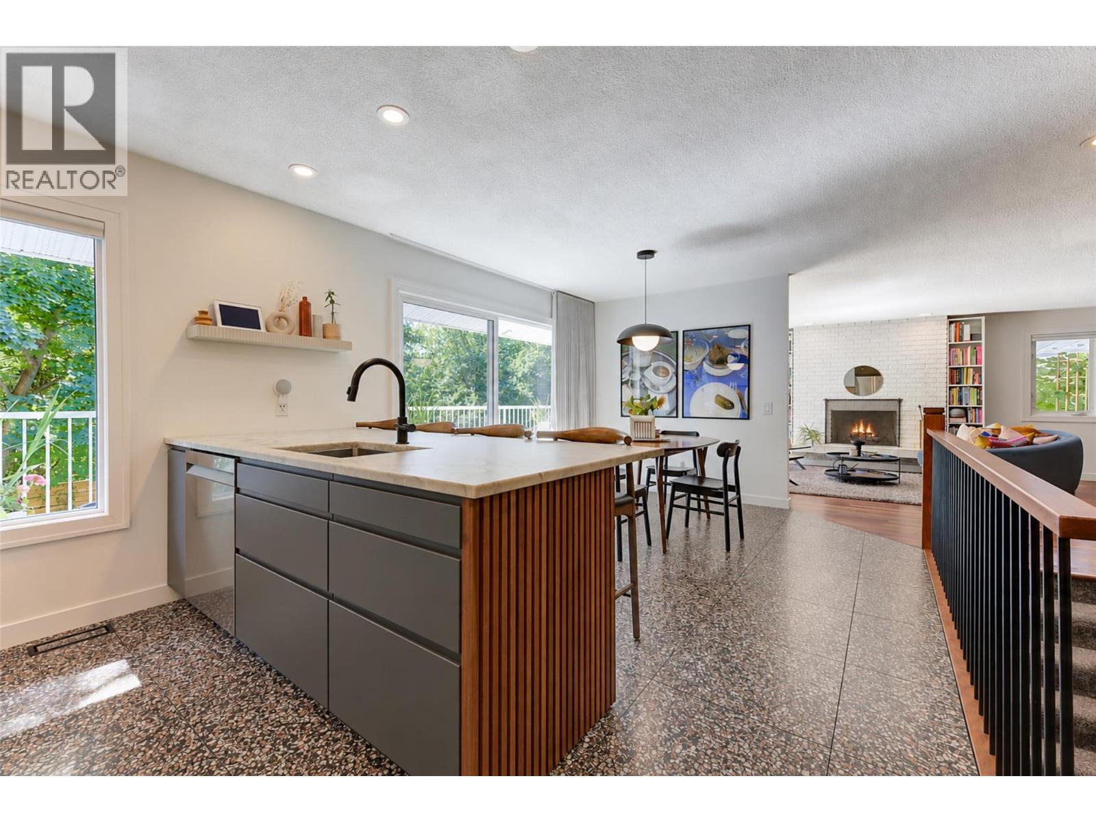 1764 Highland Drive N - Image 26