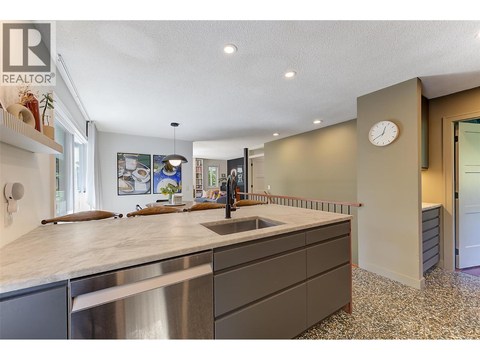 1764 Highland Drive N - Image 27