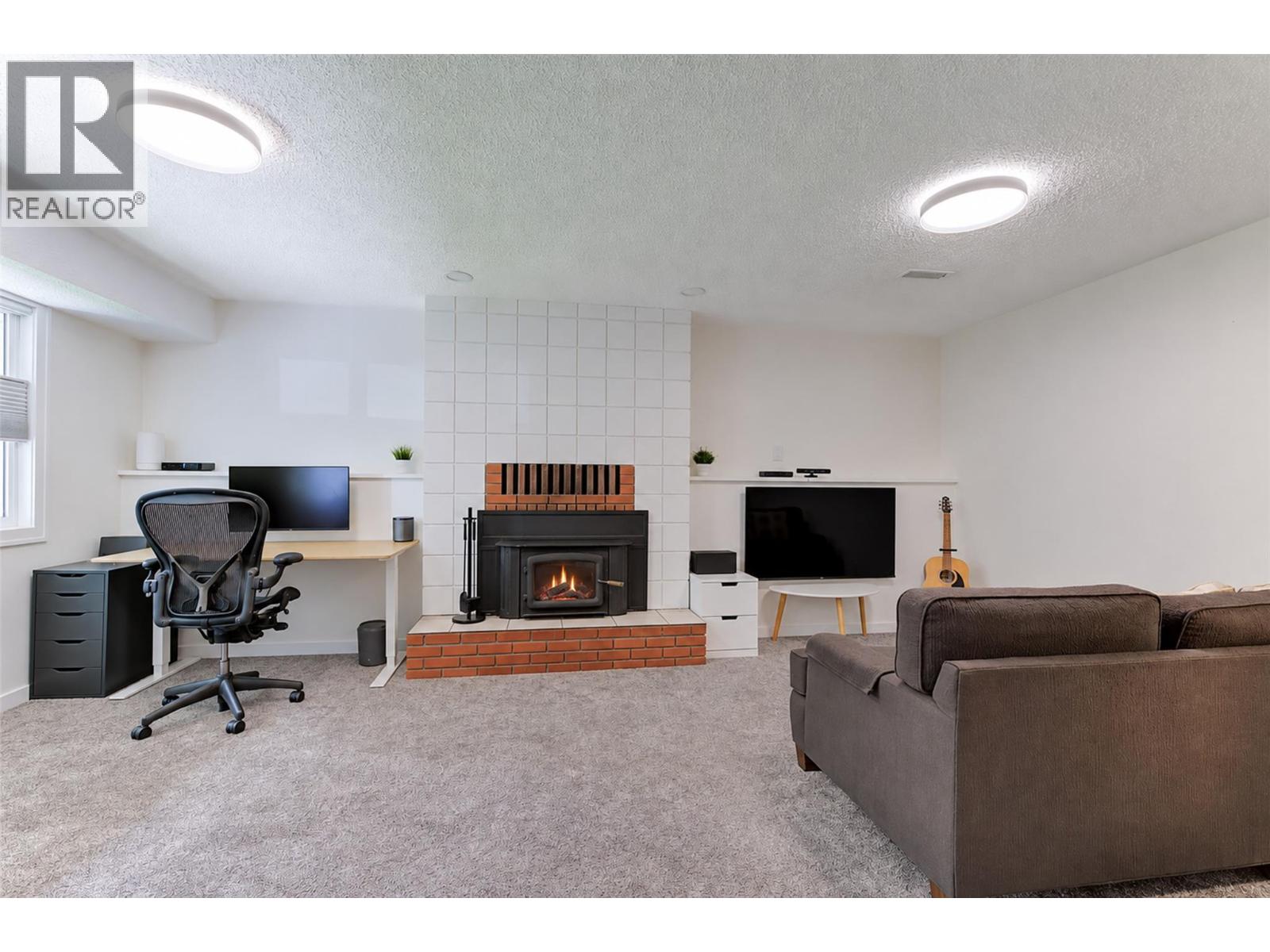 1764 Highland Drive N - Image 5