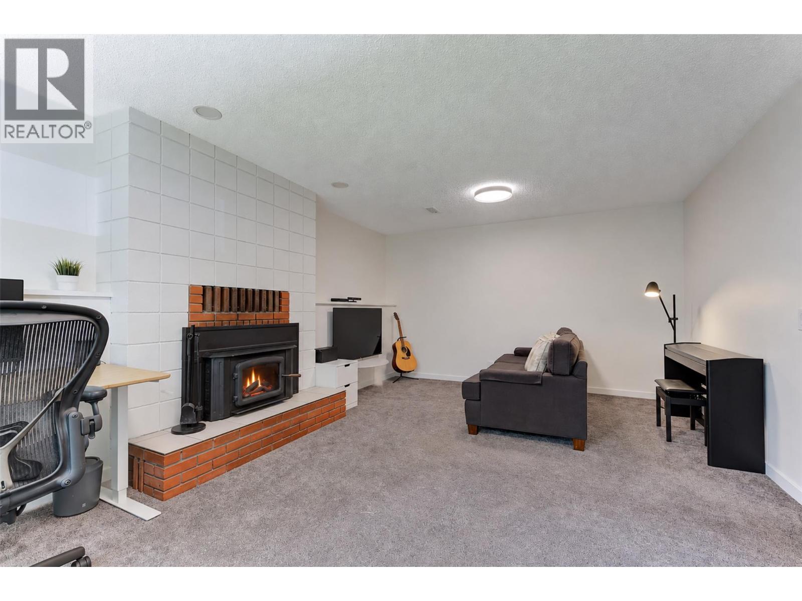1764 Highland Drive N - Image 6
