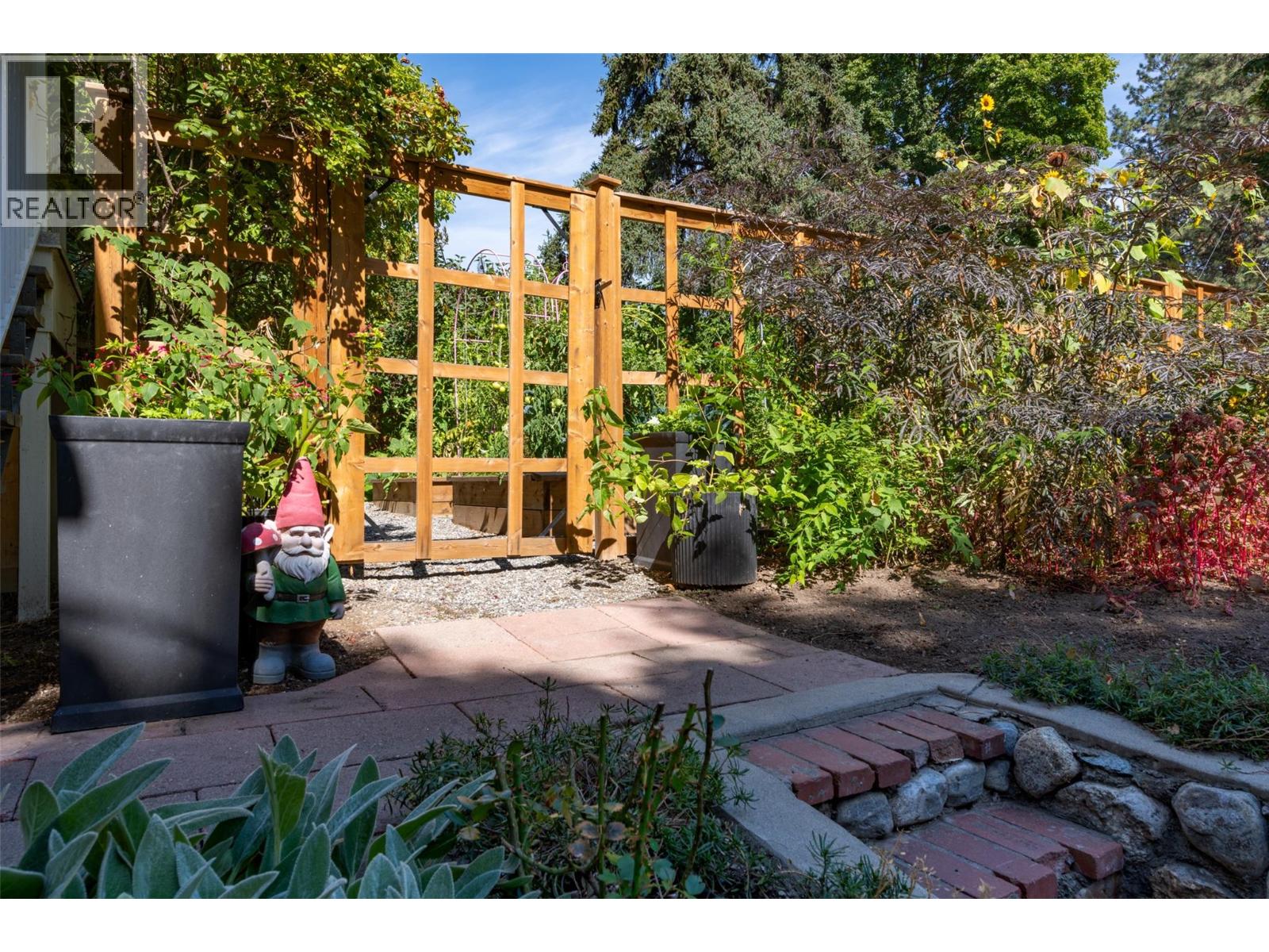1764 Highland Drive N - Image 68