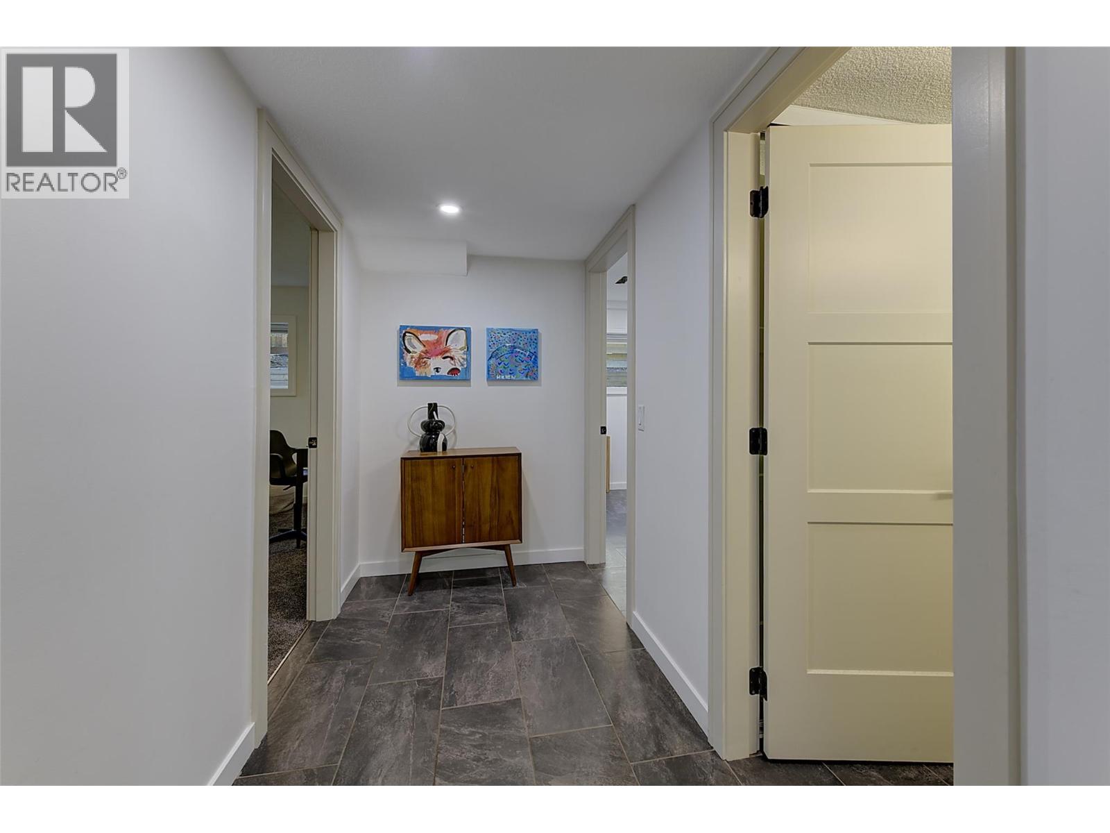 1764 Highland Drive N - Image 8