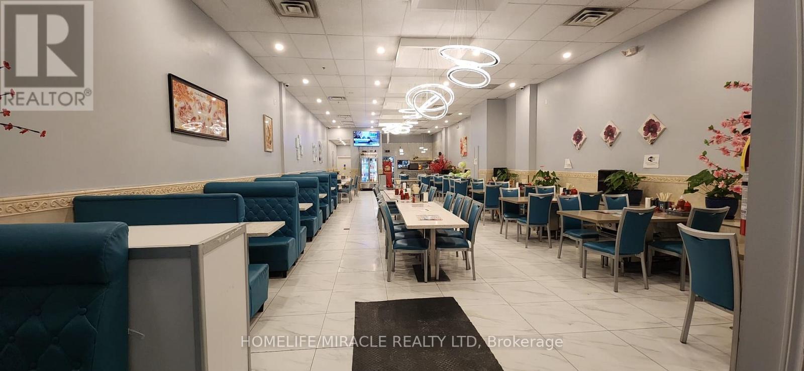 UNIT 15 - 2555 DIXIE ROAD, Mississauga (Dixie) — photo 2