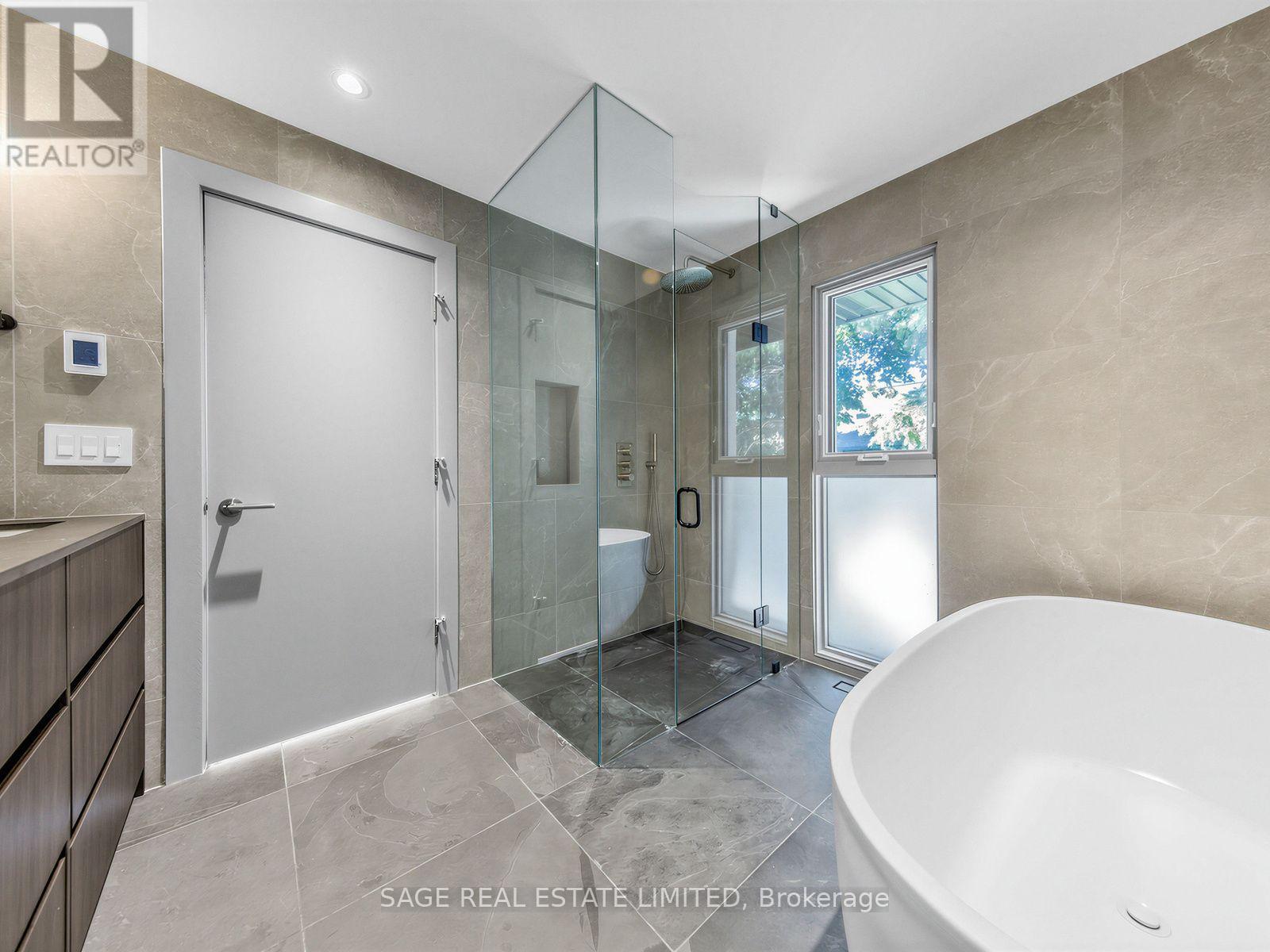 2 ADDISON CRESCENT - Image 26