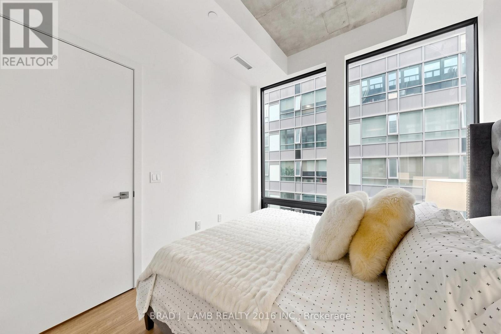 #808 284 KING STREET E - 12
