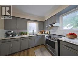 4pc Bathroom - 196 Brock Street North, Sarnia, ON N7T5Z3 Photo 6