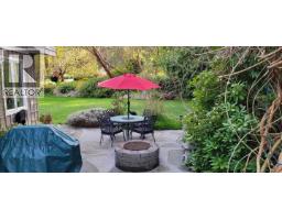 10040 Wescan Road, Halfmoon Bay, BC V0N1Y2 Photo 11