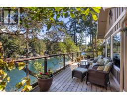 10040 Wescan Road, Halfmoon Bay, BC V0N1Y2 Photo 17