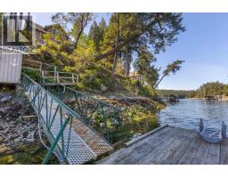 10040 Wescan Road, Halfmoon Bay, BC V0N1Y2 Photo 14