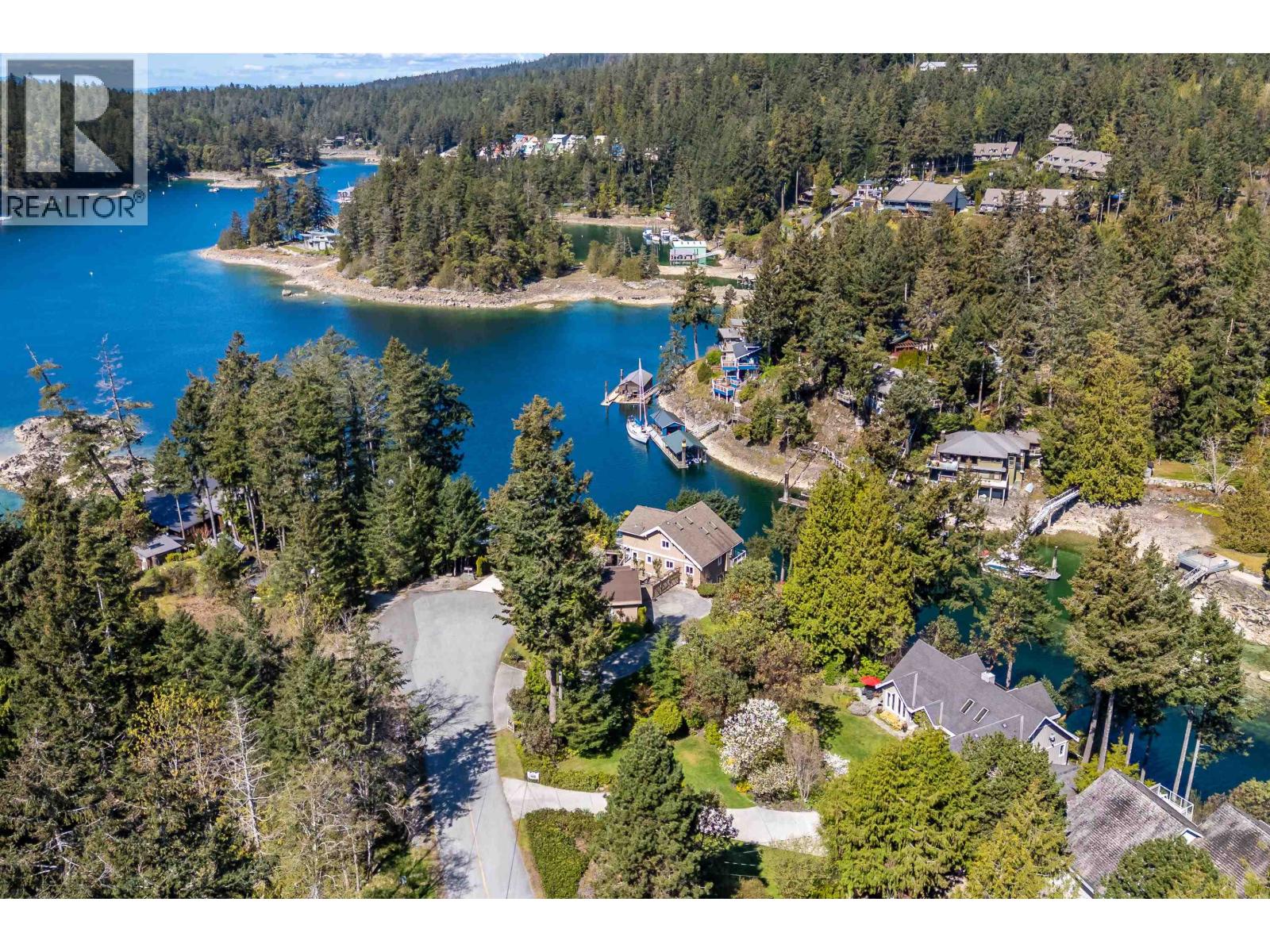 10040 WESCAN ROAD, Halfmoon Bay — photo 9