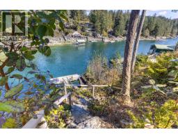 10040 Wescan Road, Halfmoon Bay, BC V0N1Y2 Photo 12