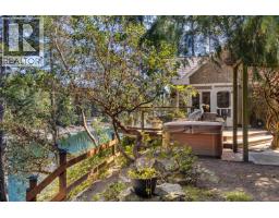 10040 Wescan Road, Halfmoon Bay, BC V0N1Y2 Photo 16