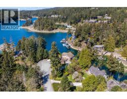 10040 Wescan Road, Halfmoon Bay, BC V0N1Y2 Photo 9