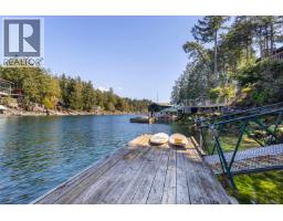 10040 Wescan Road, Halfmoon Bay, BC V0N1Y2 Photo 13