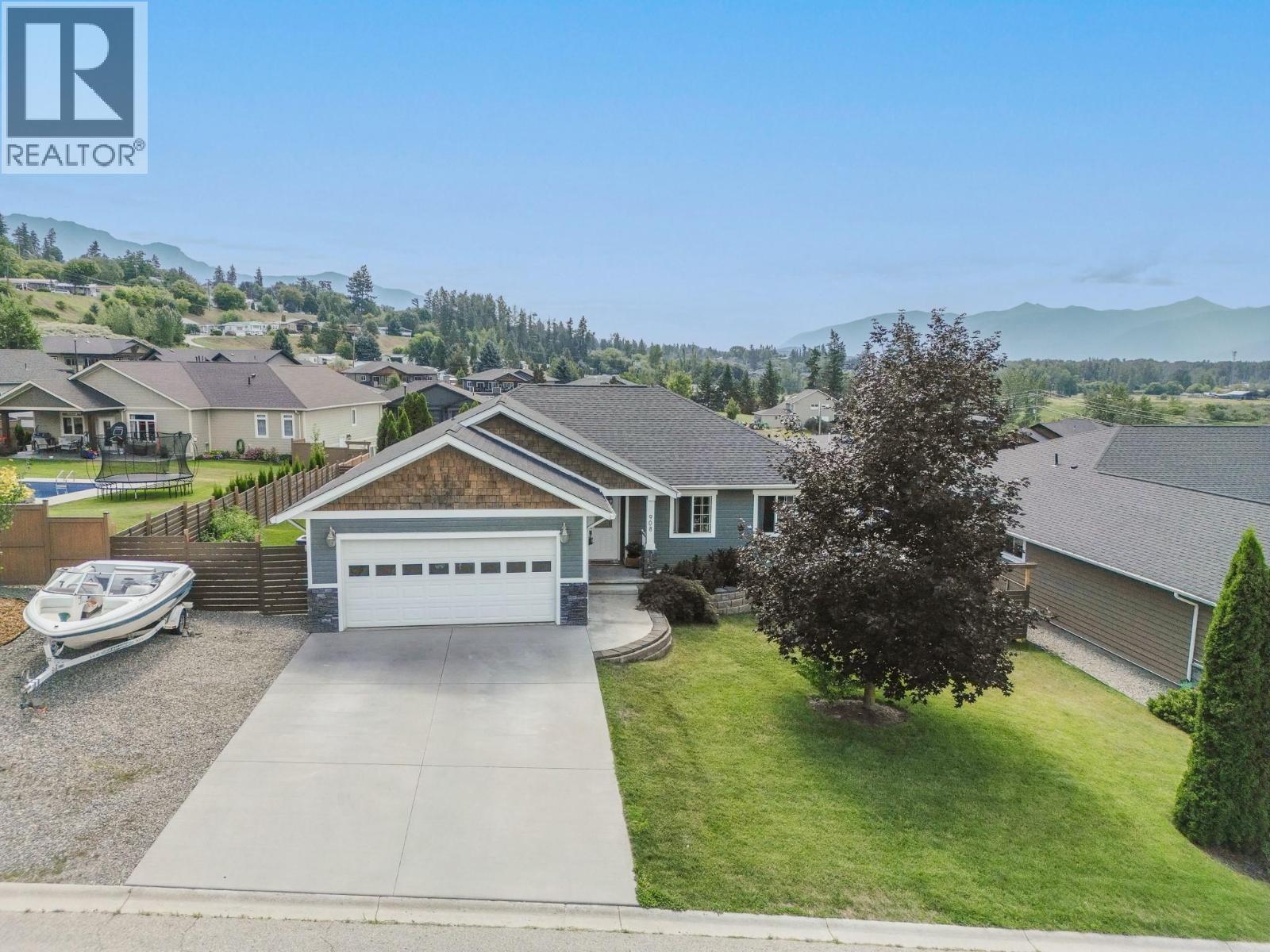 908 Purcell Crescent - 1