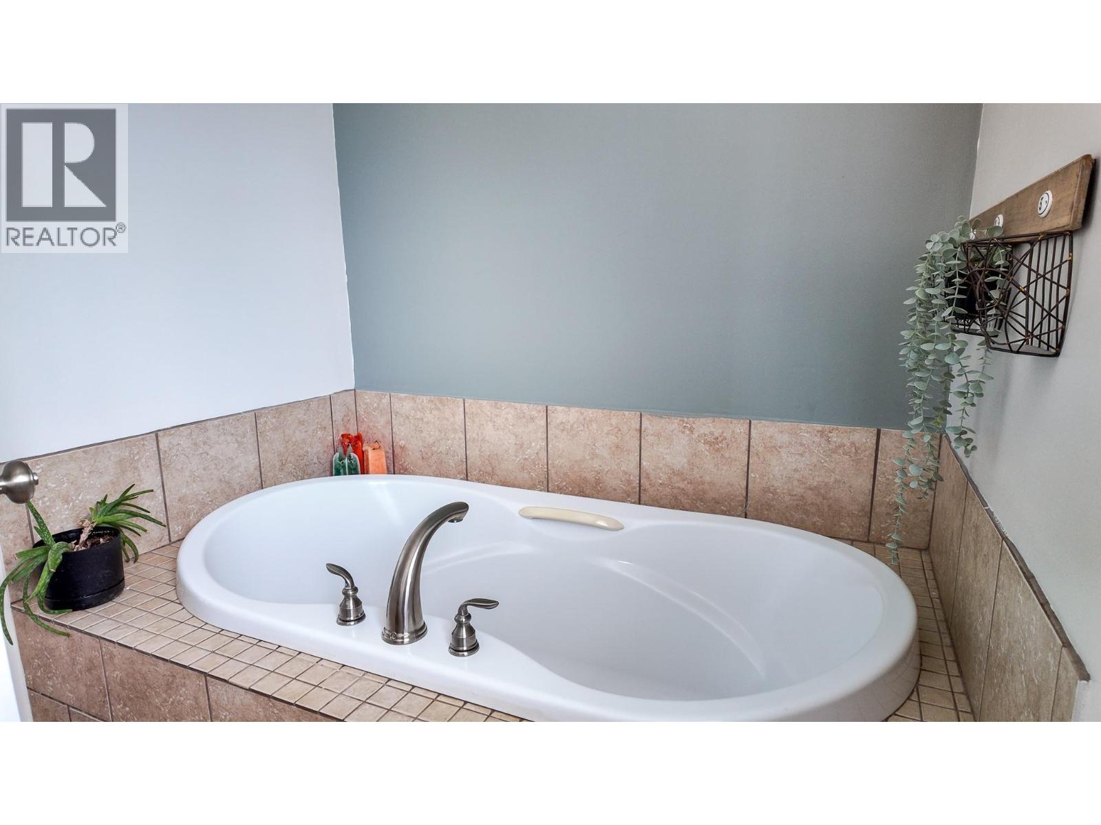 908 Purcell Crescent - 14