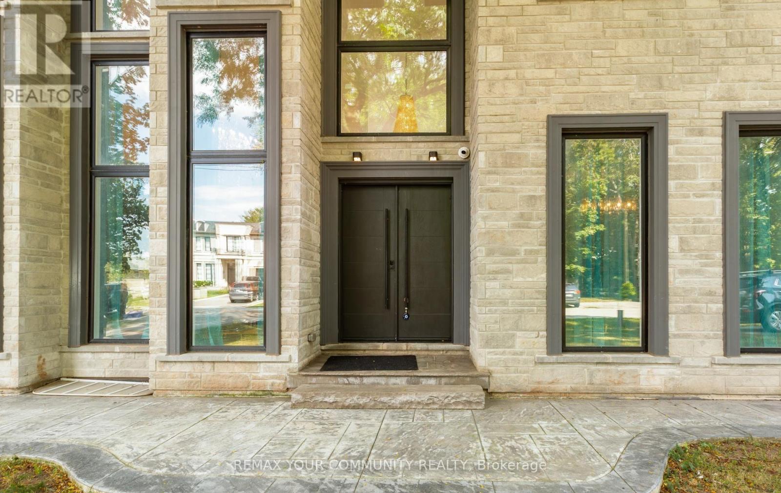 606 Stephens Crescent, Oakville — photo 2